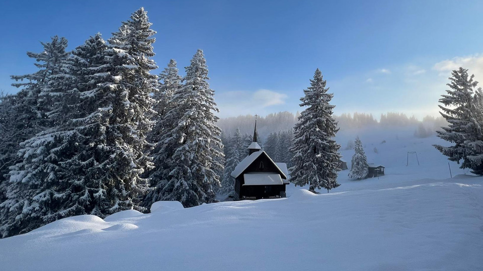 Holzegg, auberge de montagne, chapelle, hiver
